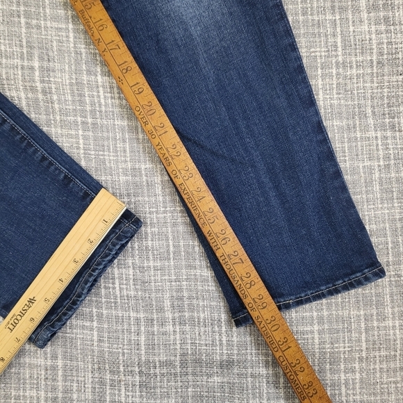 Levi’s Premium 502 Regular Taper Jean 31x32 (actual 31x29.5) Medium Wash/Whisker - Picture 6 of 14